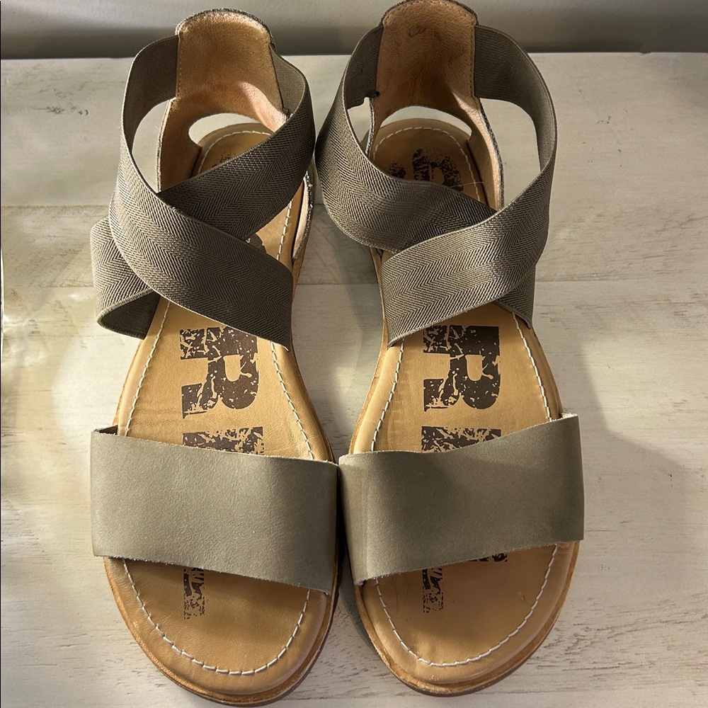 Women's Sorel Olive Color Sandals 9.5 - Picture 2 of 8
